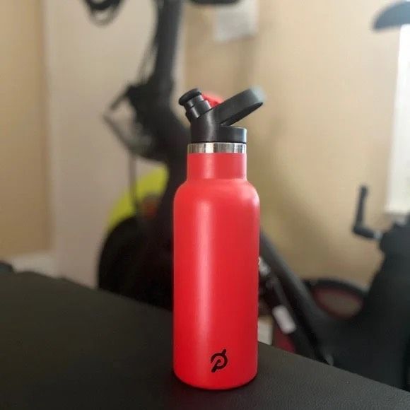 Peloton Dining Rare Insulated Red Peloton Water Bottle 55 Ml 8 Oz